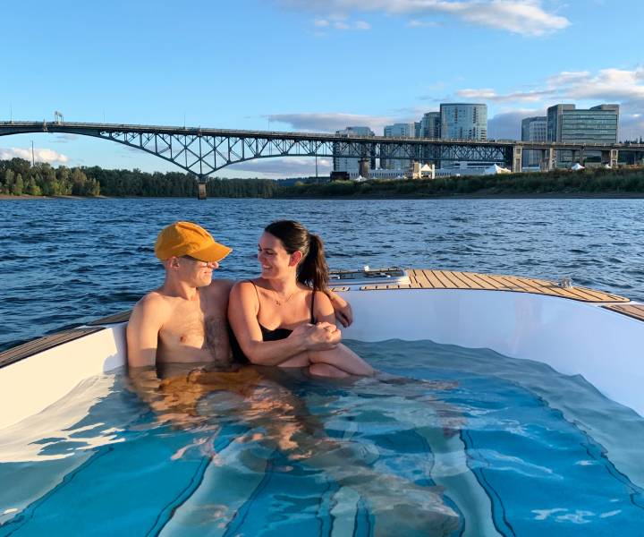 18' Yacht Tub Rentals Image 4