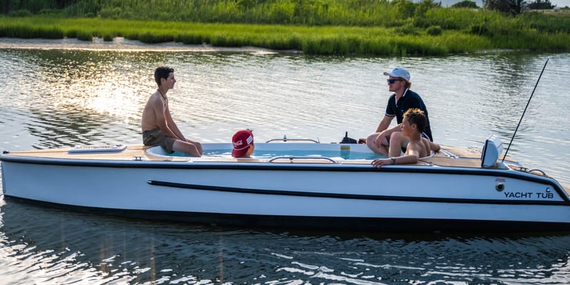 18' Yacht Tub Rentals Image 2