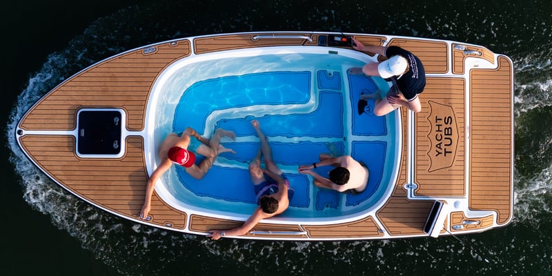 18' Yacht Tub Rentals Image 4