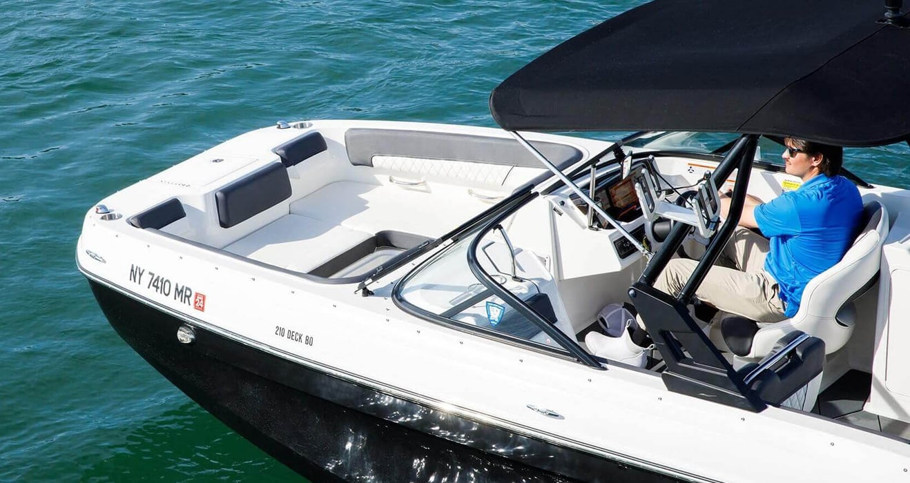 22-Bayliner-Yacht-Hampton-Charter-11