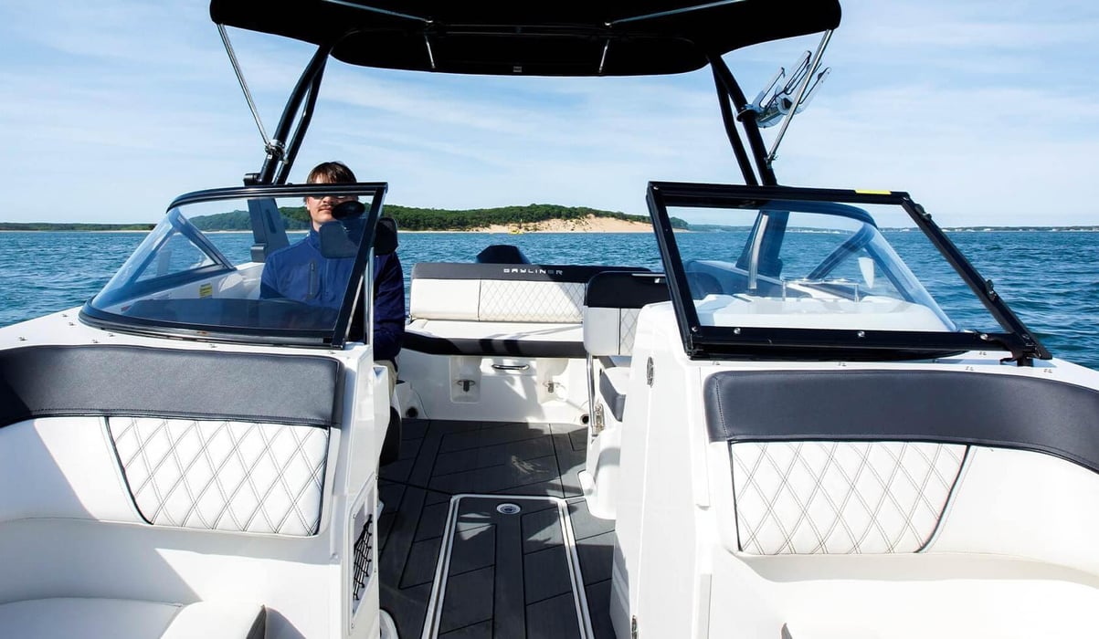 22-Bayliner-Yacht-Hampton-Charter-15