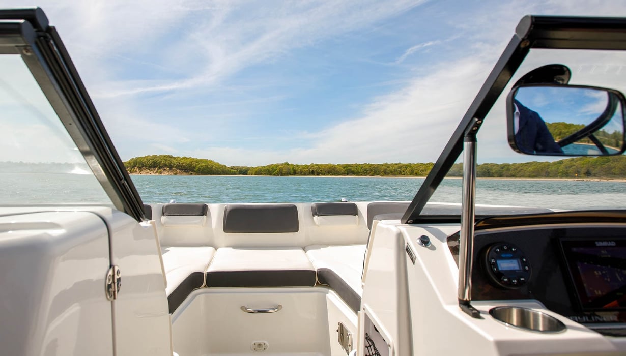 22-Bayliner-Yacht-Hampton-Charter-3