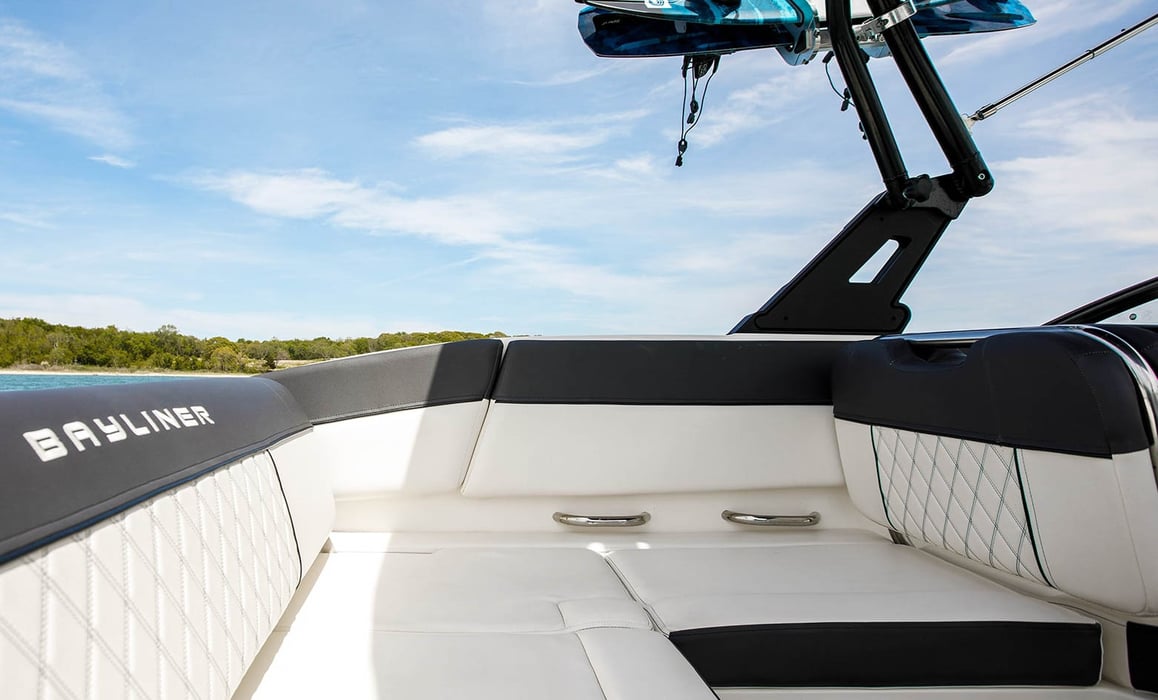 22-Bayliner-Yacht-Hampton-Charter-4