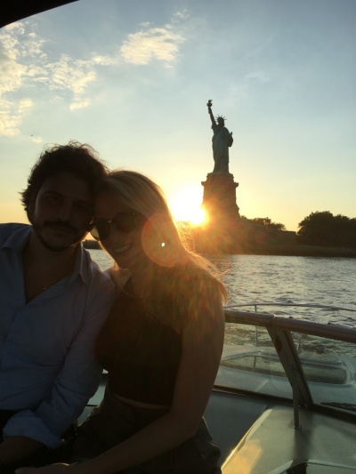 Yacht 15 sun and Statue
