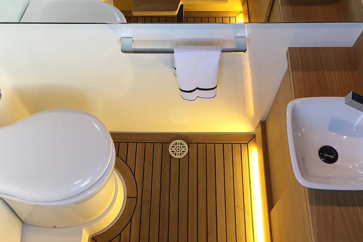 boats-deantonioyachts-D28-Open-gallery-14