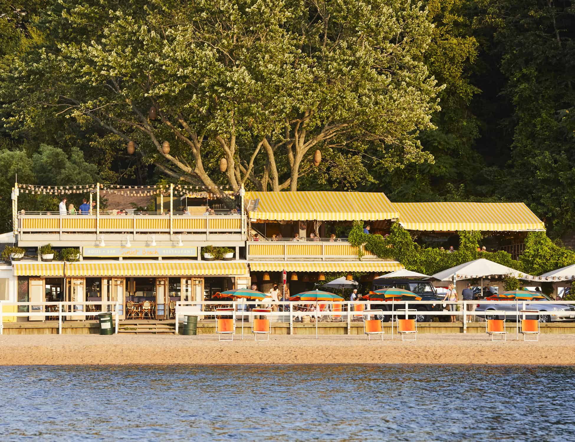 Yacht Hampton is your premier choice for waterfront dining at spots like sunset beach
