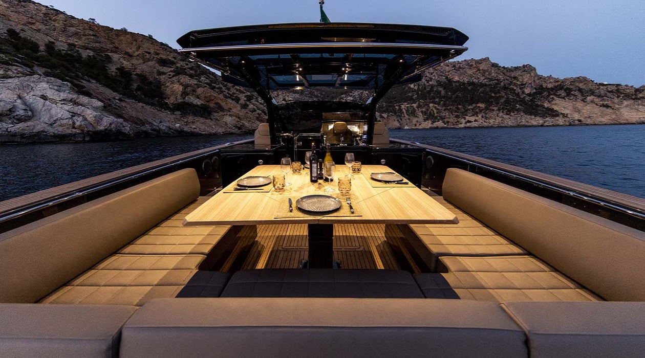 Pardo-50_1440x800-SpaciousDining