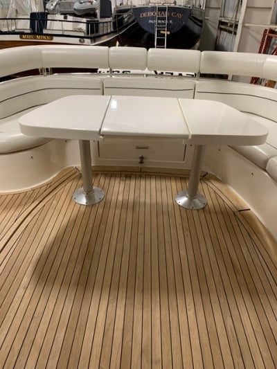 Yacht 59 cockpit table