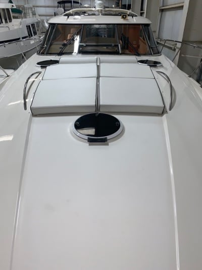 Yacht 59 foredeck aft