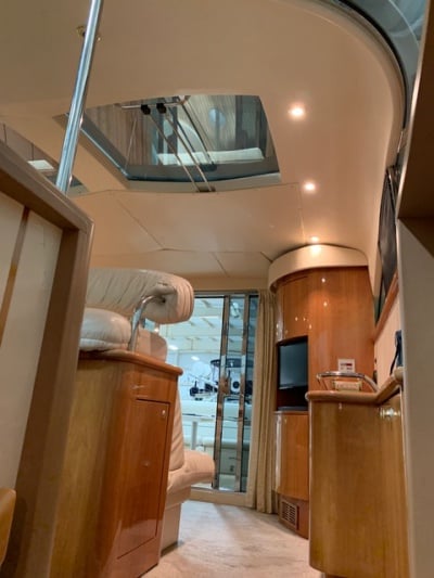 Yacht 59 helm aft