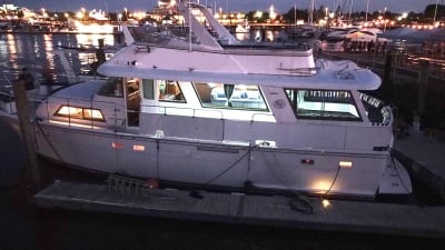 Yacht 61 port dockside
