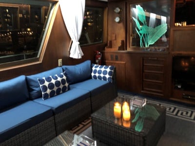 Yacht 61 salon forward