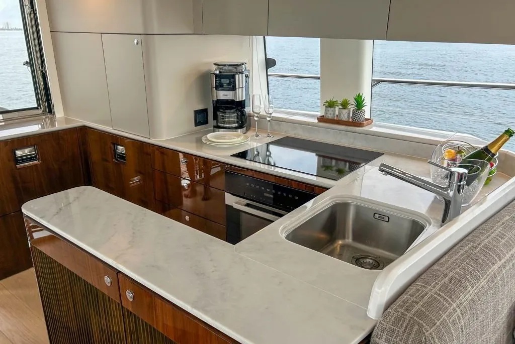 69-Squadron-Power-Yacht-12