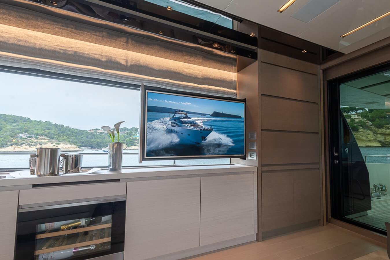 Salon TV and window