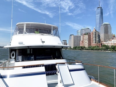 Yacht 79 - bow aft