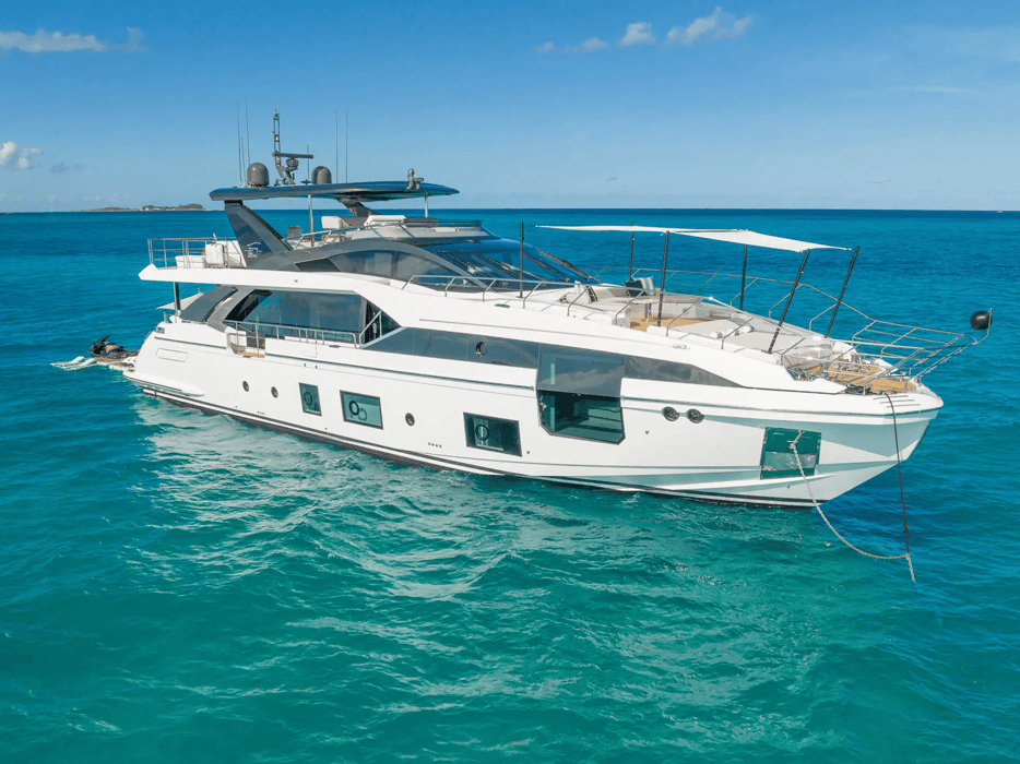 87' 2022 Azimut