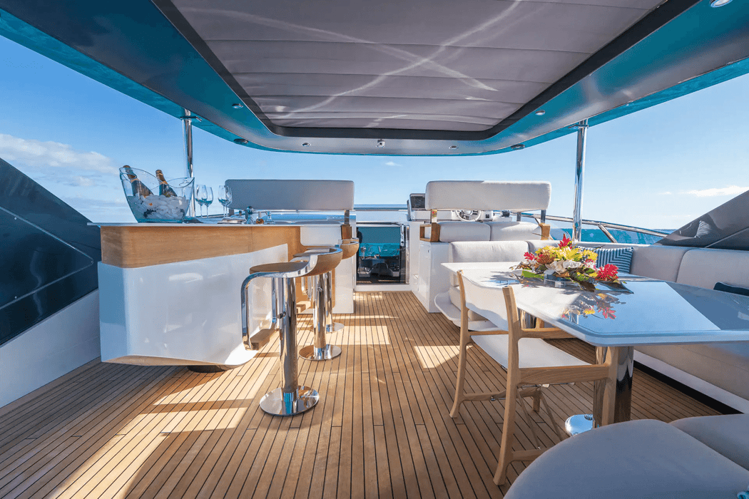 87' 2022 Azimut