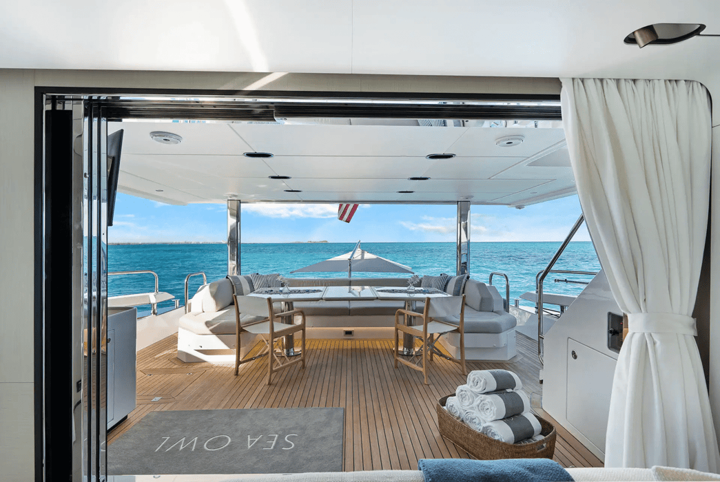 87' 2022 Azimut