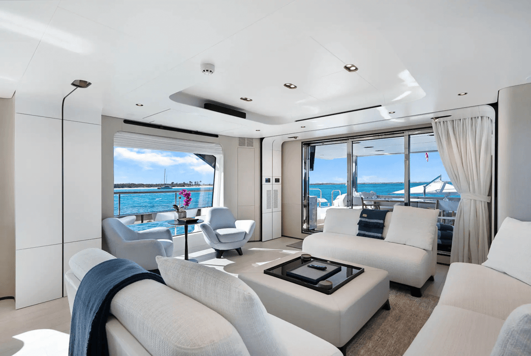 87' 2022 Azimut