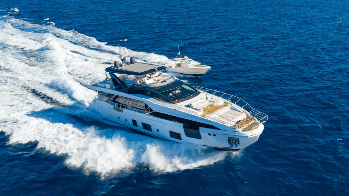 87' 2022 Azimut