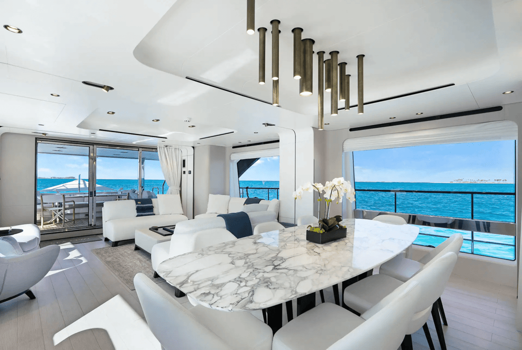 87' 2022 Azimut