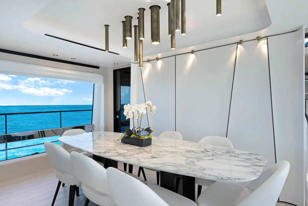87' 2022 Azimut