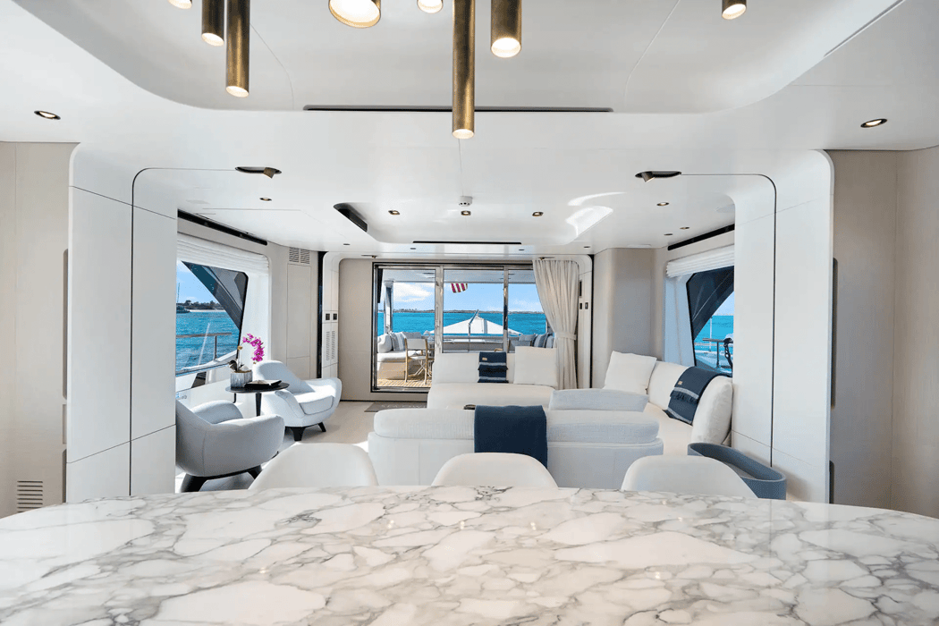 87' 2022 Azimut