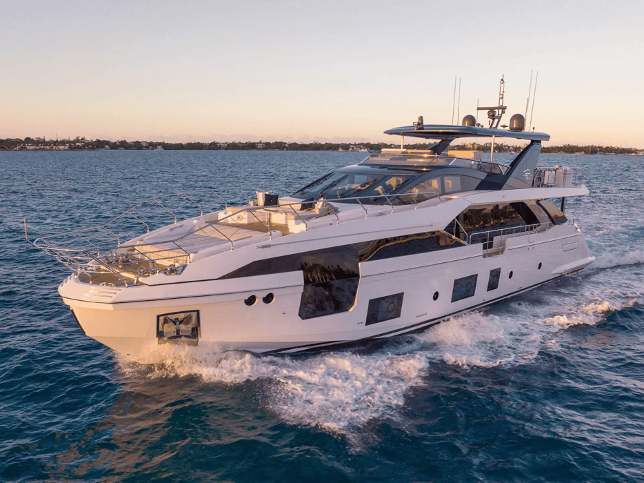 87' 2022 Azimut