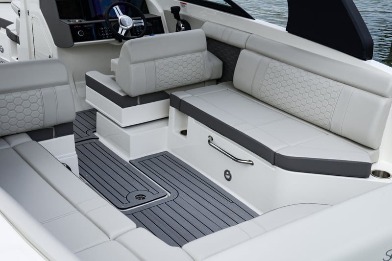 27' 2024 Sea Ray SDX Image 3