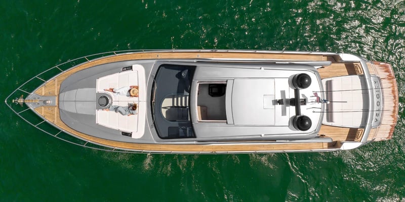 62' Pershing + 2 Seabobs Image 4