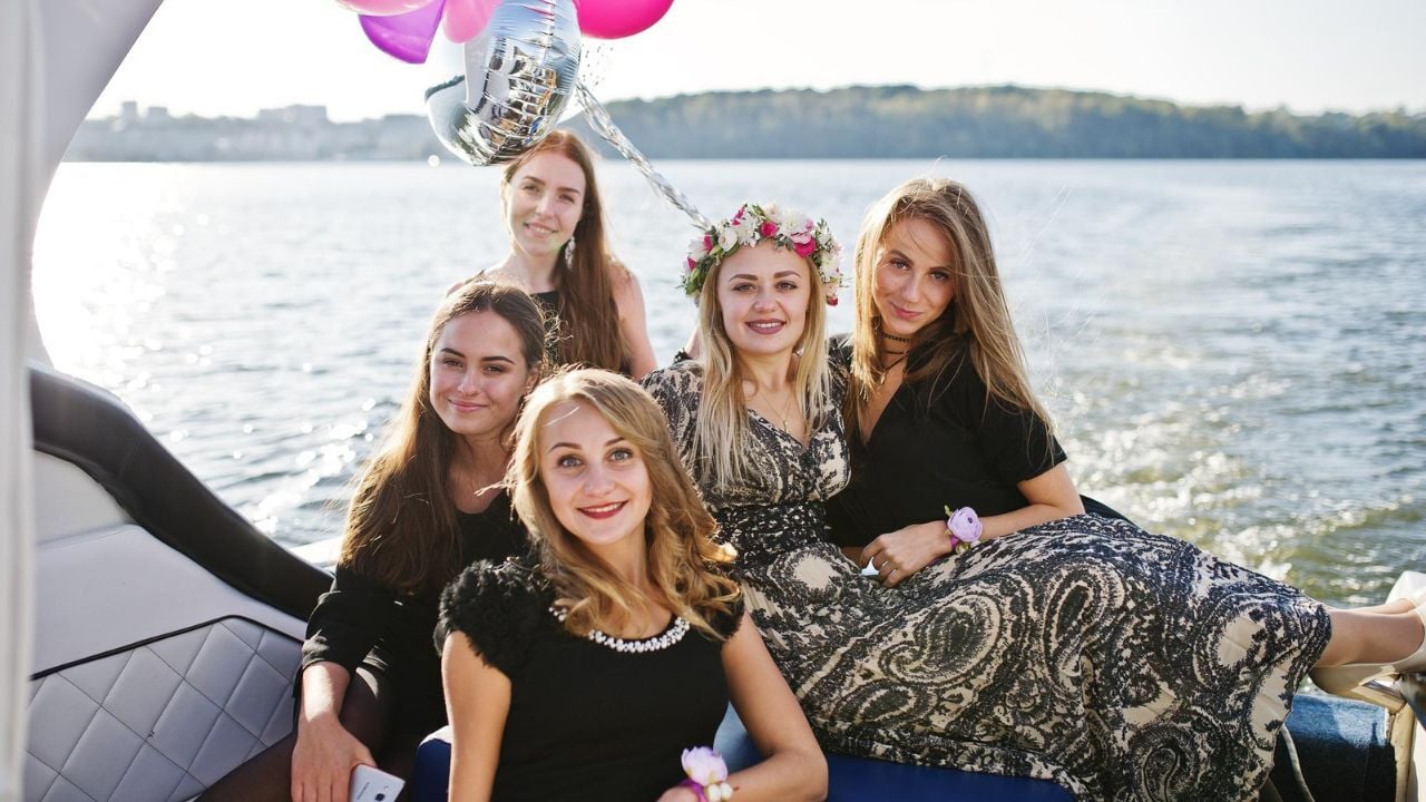 Meta Description Discover why a yacht charter is the perfect West Palm Beach bachelorette party idea, offering privacy, luxury, and unforgettable fun for water-loving brides.  Top 5 SEO-Friendly T