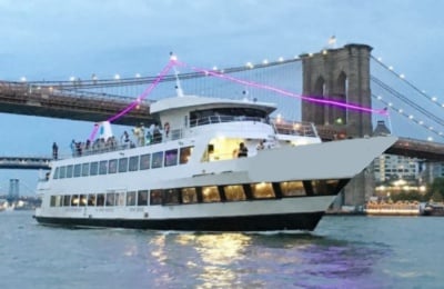 Yacht 180 starboard bow