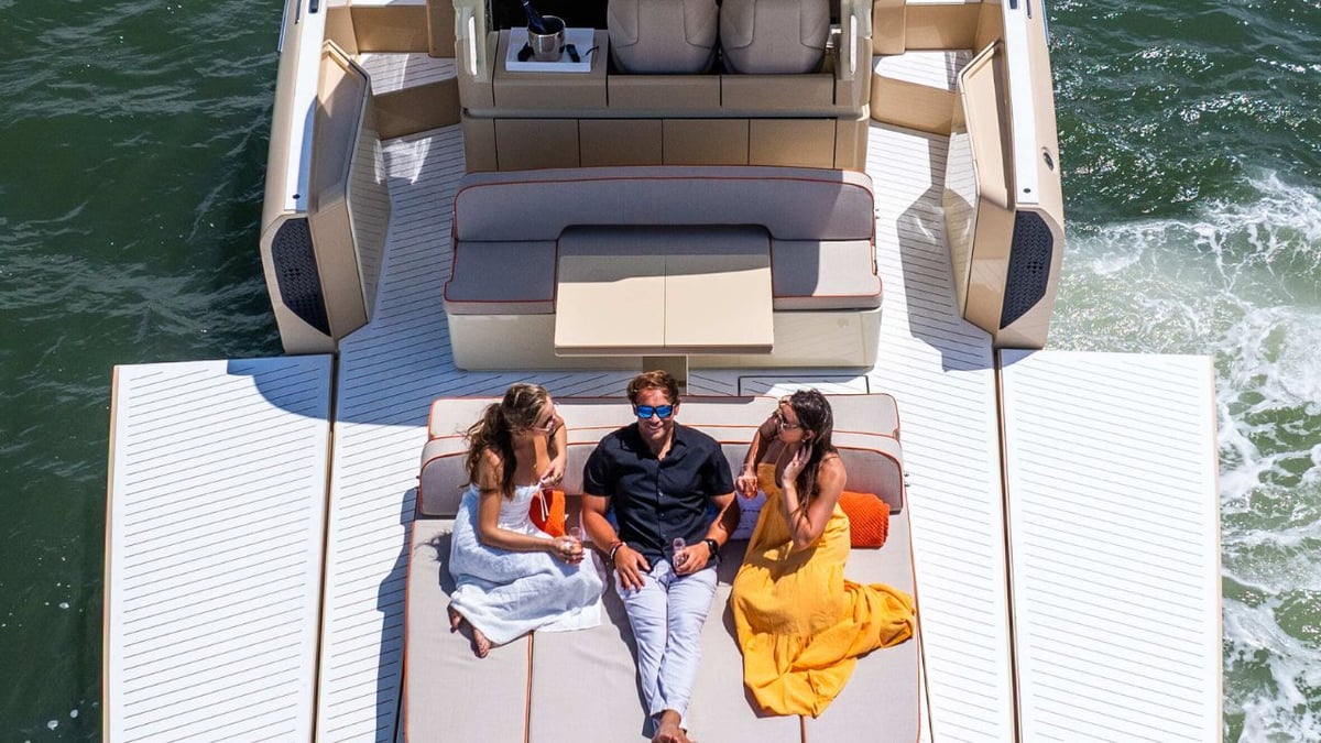 team-outing-ideas-luxury-yachts-milestones (2)