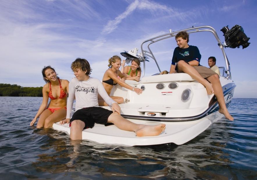 Everything-You-Need-for-a-Successful-Family-Boat-Trip