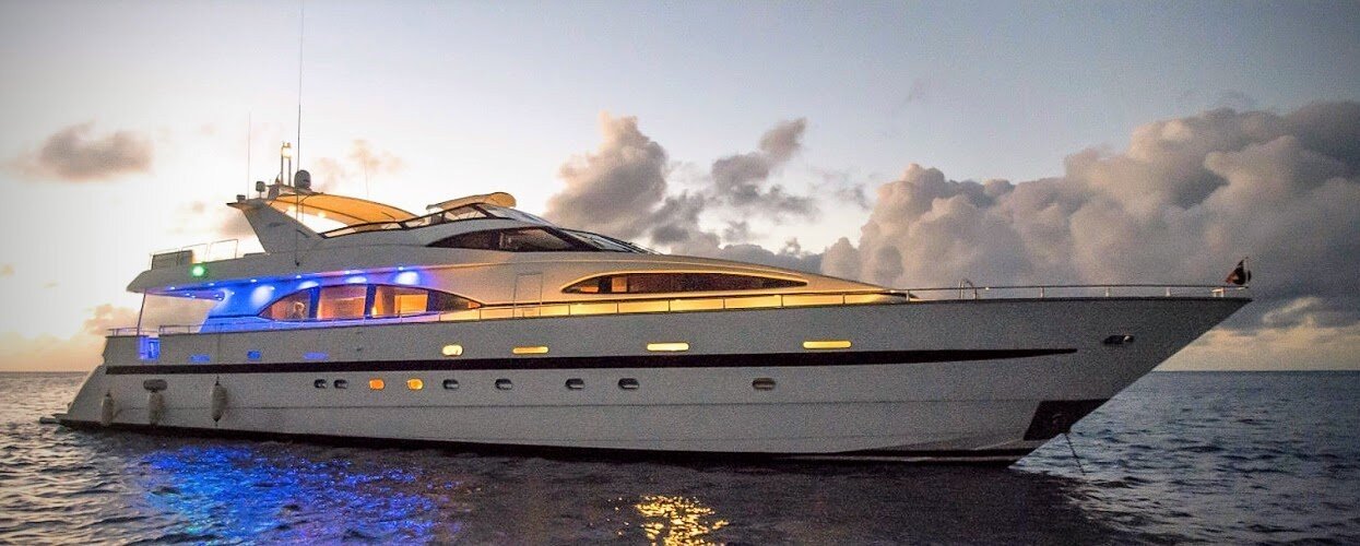 100' Azimut Atlantis Sag Harbor Boat Rental Hamptons